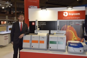 Luis con Analytik Jena: Analisis Elemental (C,S,Cl,N), TOC y Espectrofotometro UV-VIS