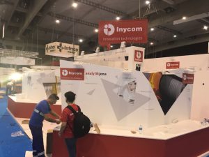 El stand de Inycom, casi preparado, para Expoquimia